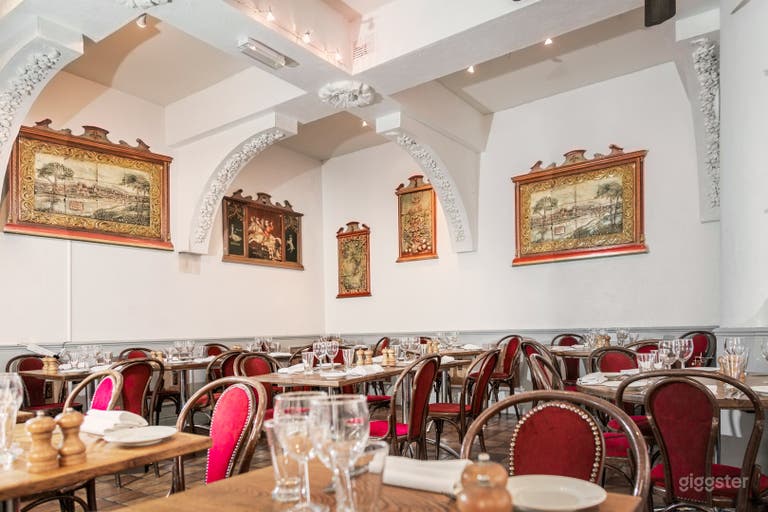  Traditional Italian Trattoria with Outdoor Seating 