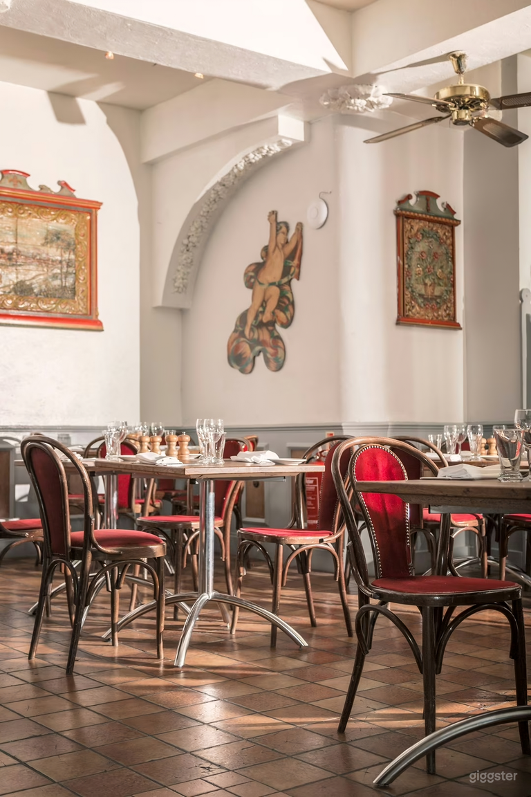  Traditional Italian Trattoria with Outdoor Seating 