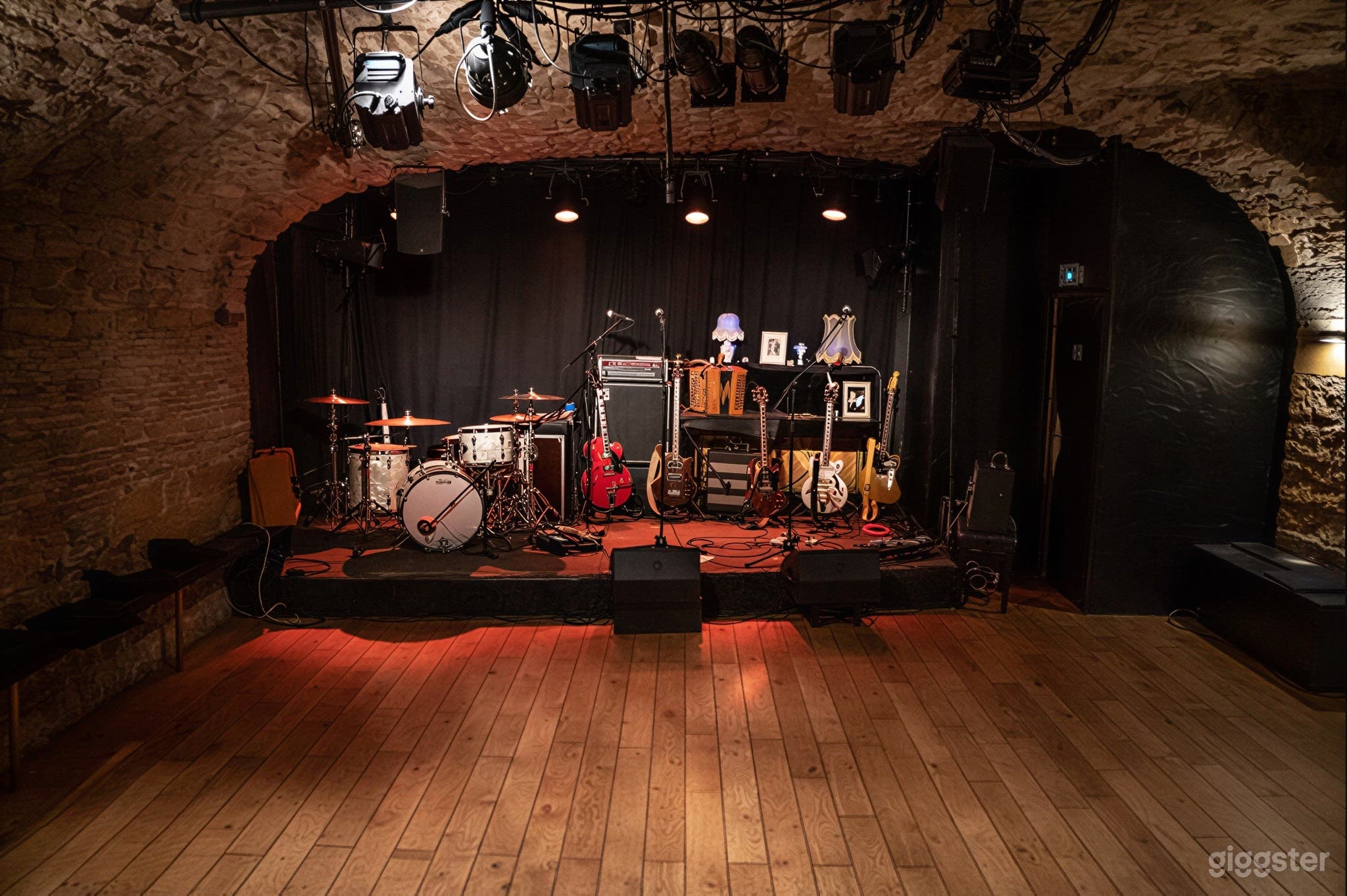 Photo de Unique Stone-Vaulted Performance Venue 1