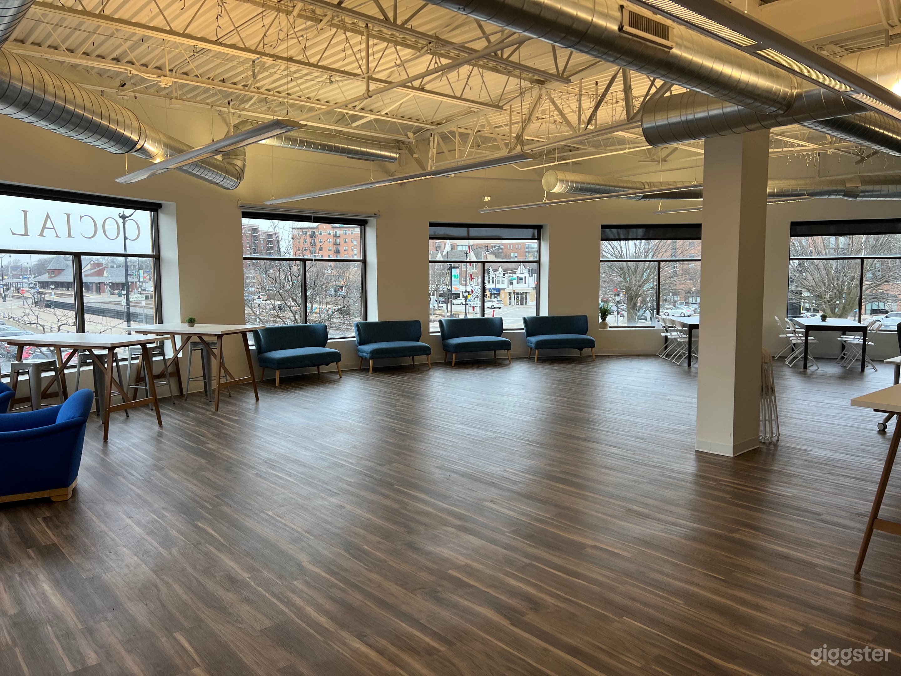 Distinctive Event Space Photo 3