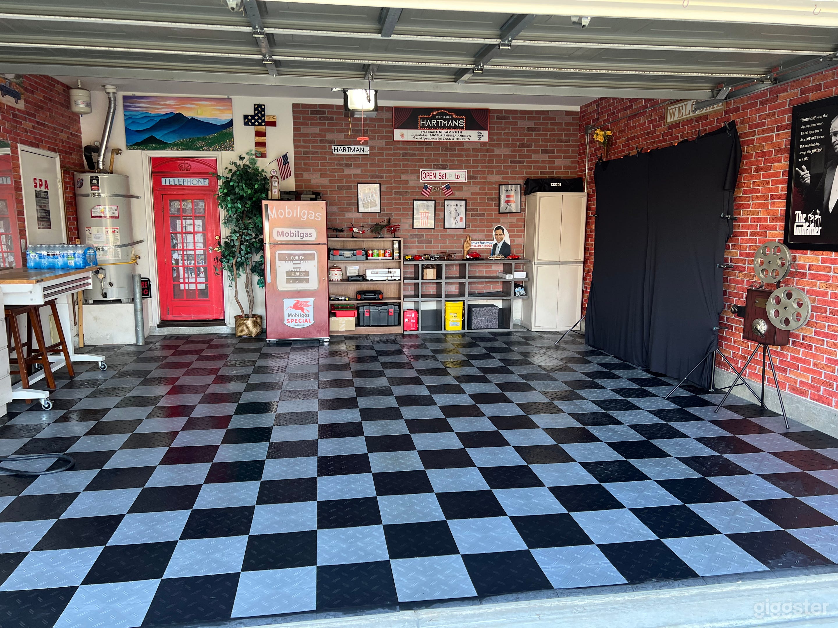 Suburban Garage, backyard for photo shoot Photo 4