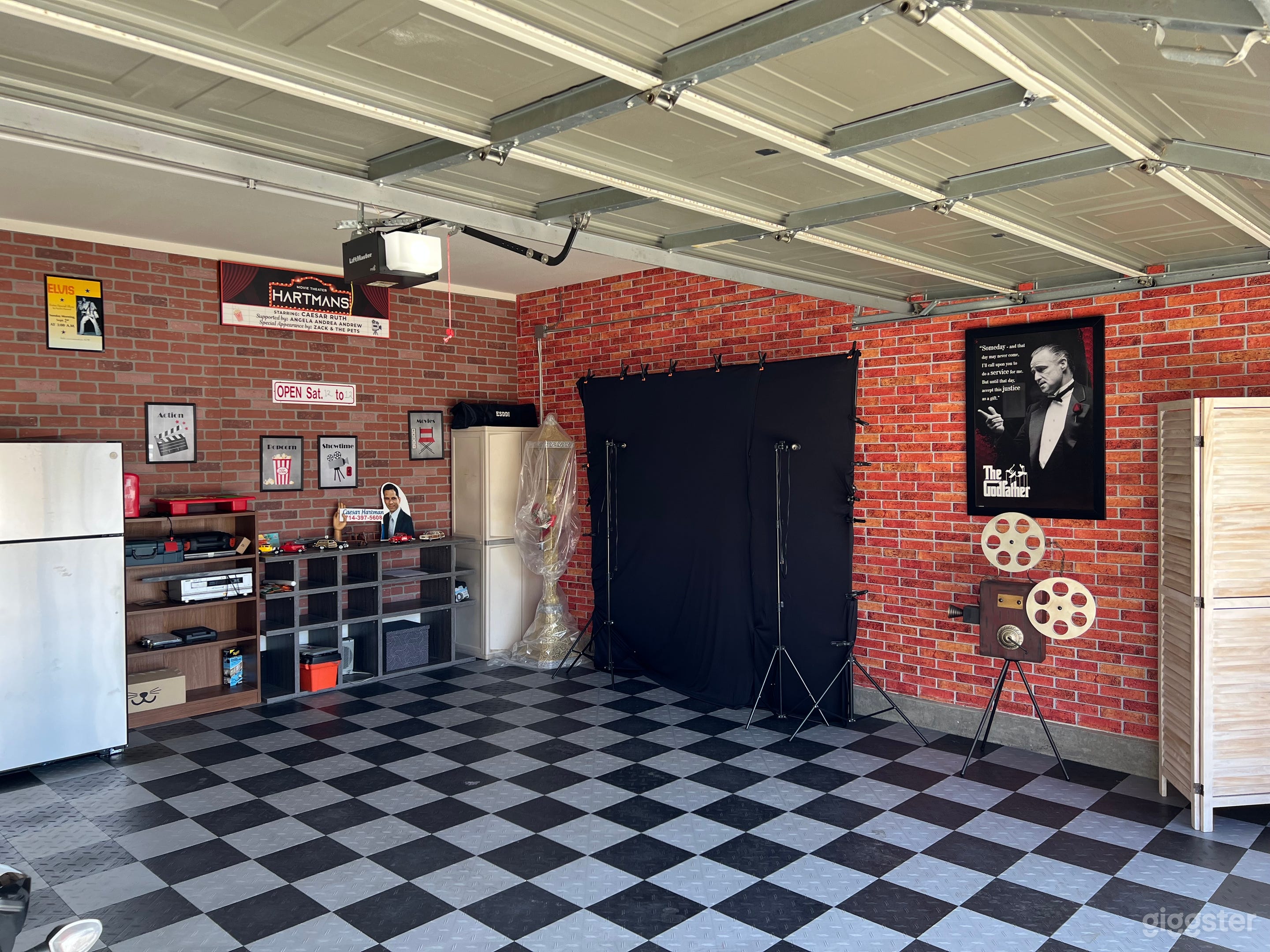 Suburban Garage, backyard for photo shoot Photo 1