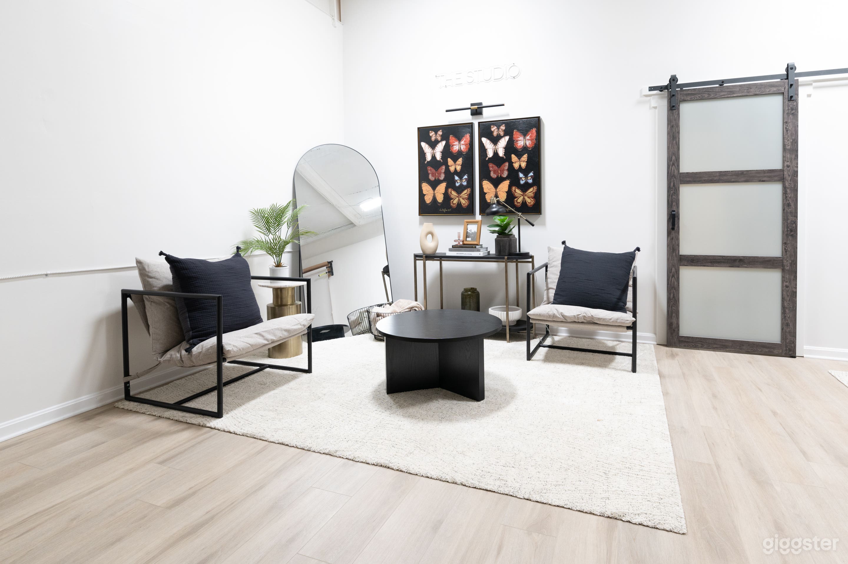 Photo Studio for Creatives in the heart of Bel Air Photo 2