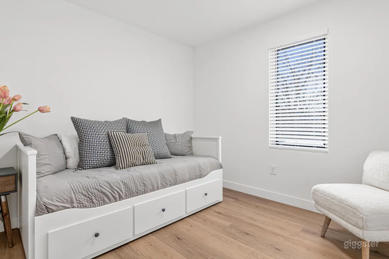  Modern 3-Bedroom Apartment with Sleek Design 