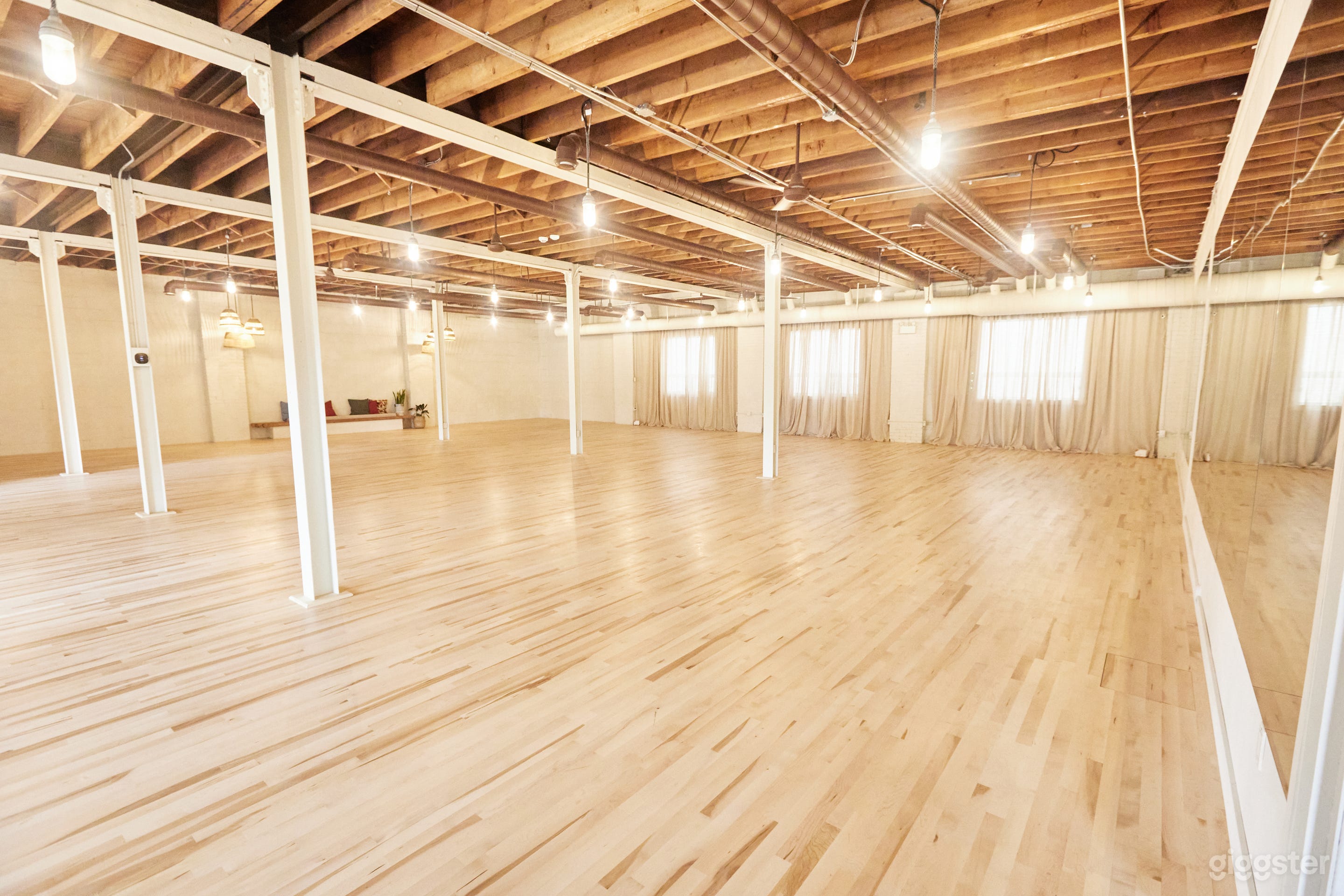 The 3200 sf ballroom