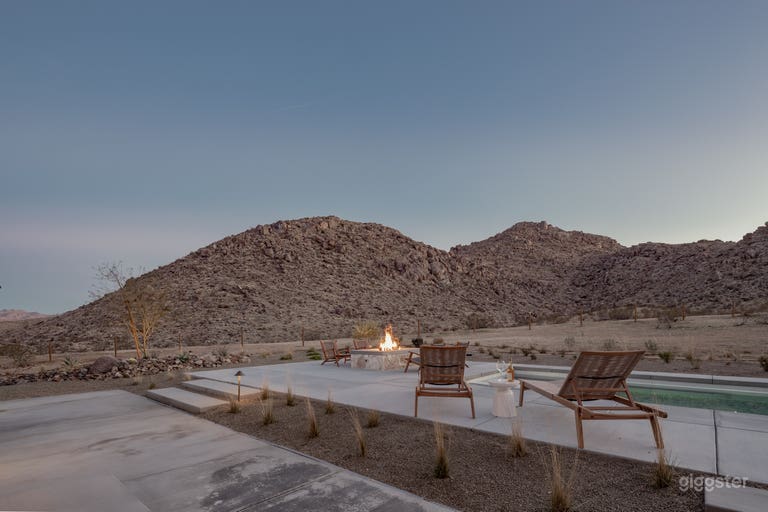  Modern Desert Villa w/ Pool, Spa, Roof Deck + View 