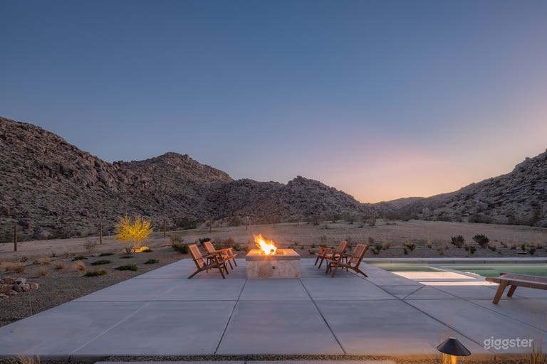  Modern Desert Villa w/ Pool, Spa, Roof Deck + View 