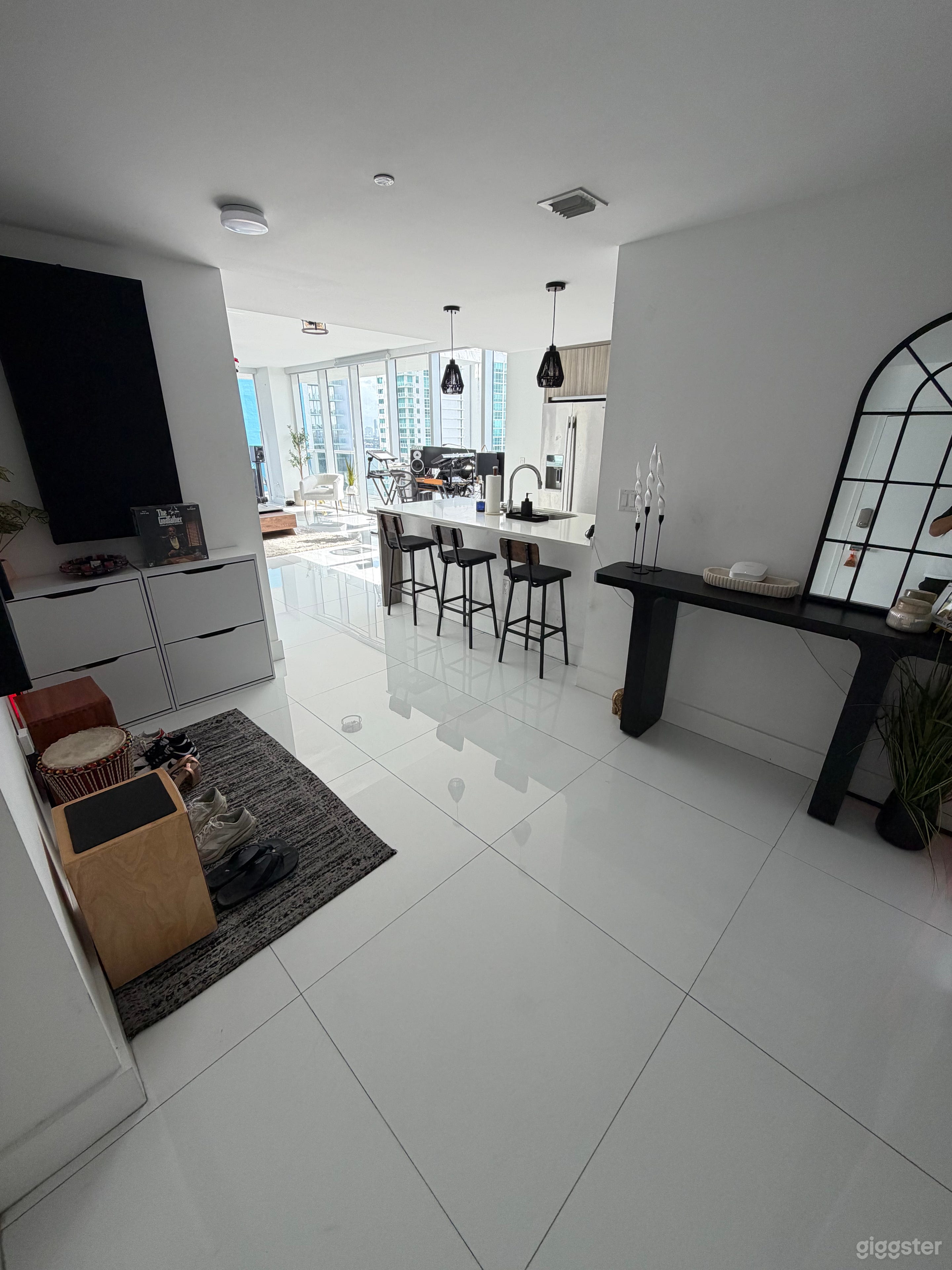 Apartment Content Studio Photo 4