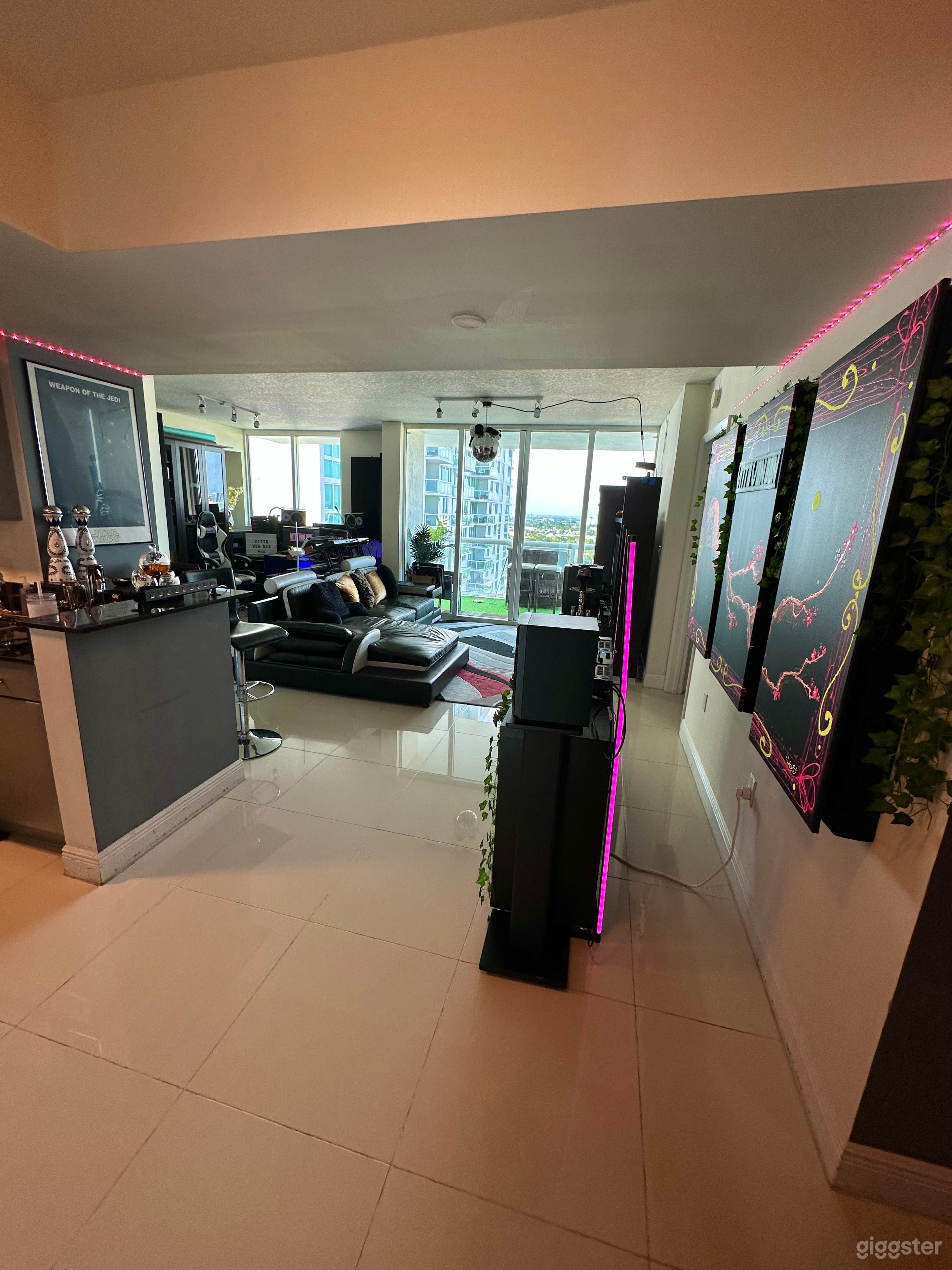 Apartment Content Studio Photo 1