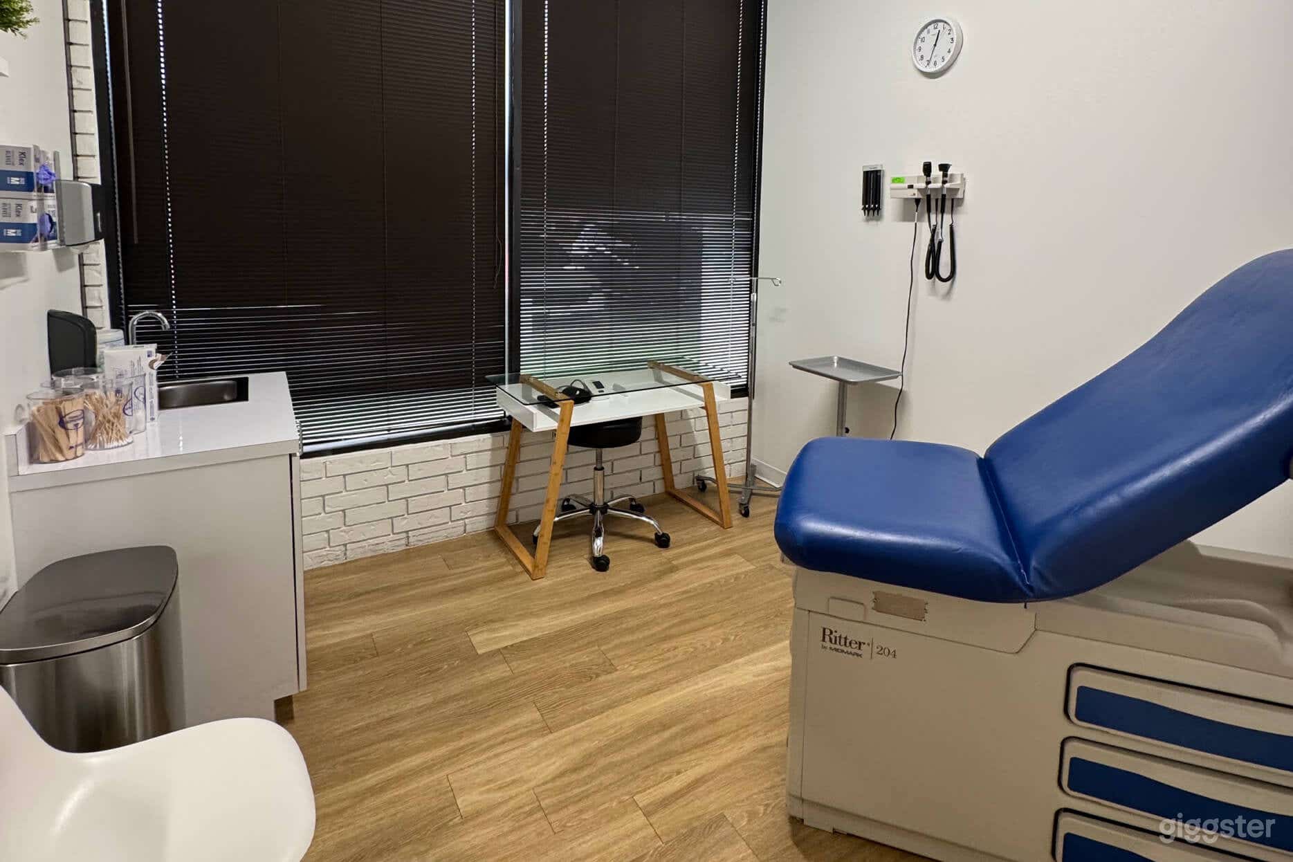 Equipped Medical Exam Room with Windows in Houston Photo 1