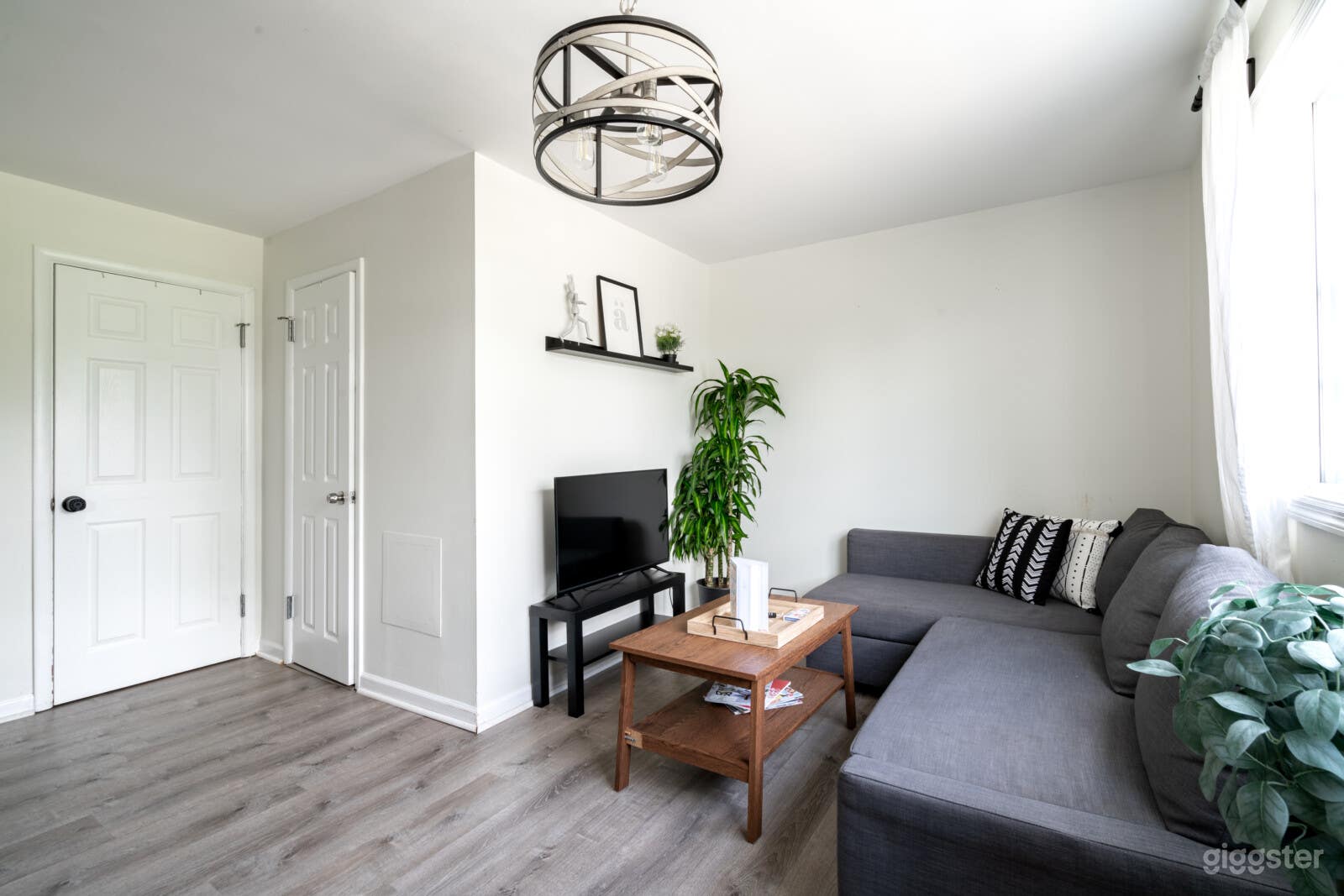 Upper Master House, SHORT NORTH DOWNTOWN APT. Photo 2