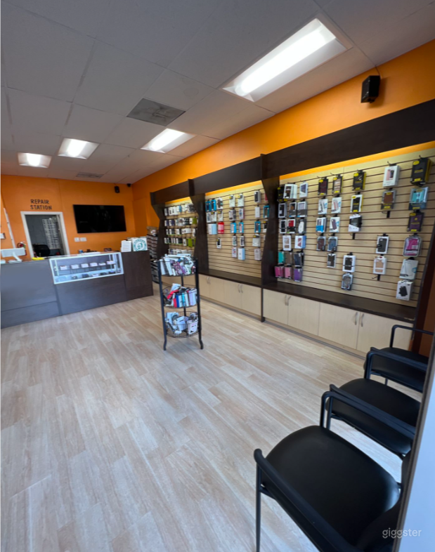 Picture Perfect Cellphone store Photo 3