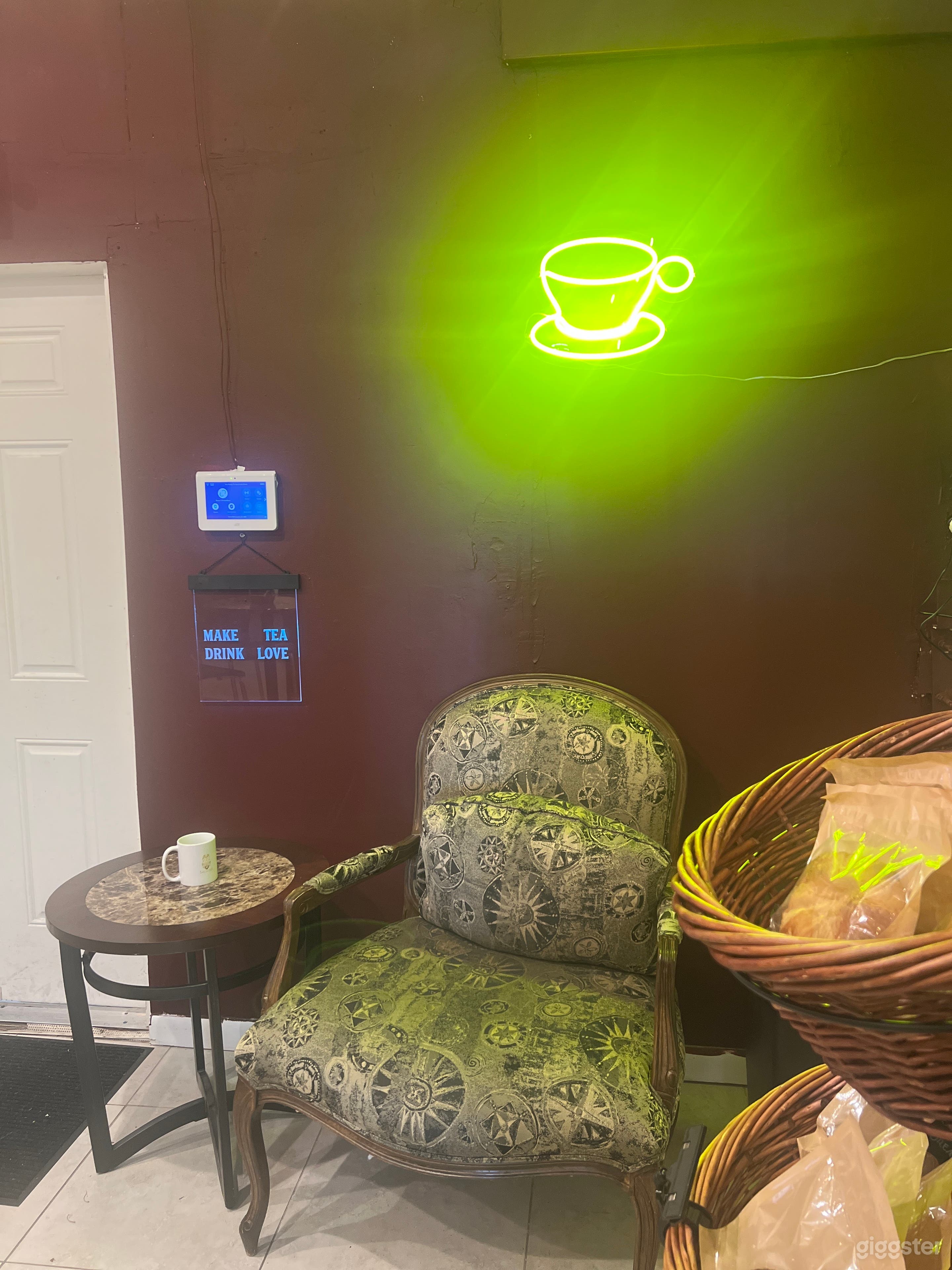 Cozy Vibe Cafe Shop Photo 3