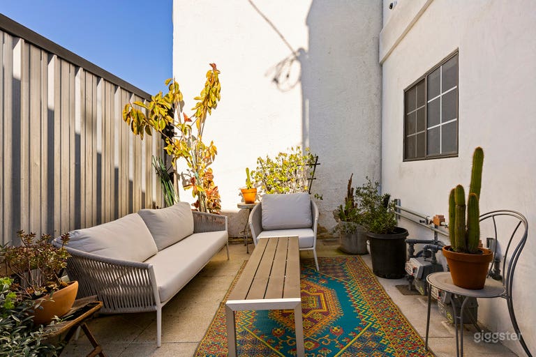  Commercial Kitchen w/ 3 Creative Lofts in Leimert Park 