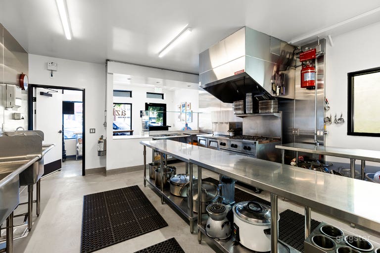  Commercial Kitchen w/ 3 Creative Lofts in Leimert Park 