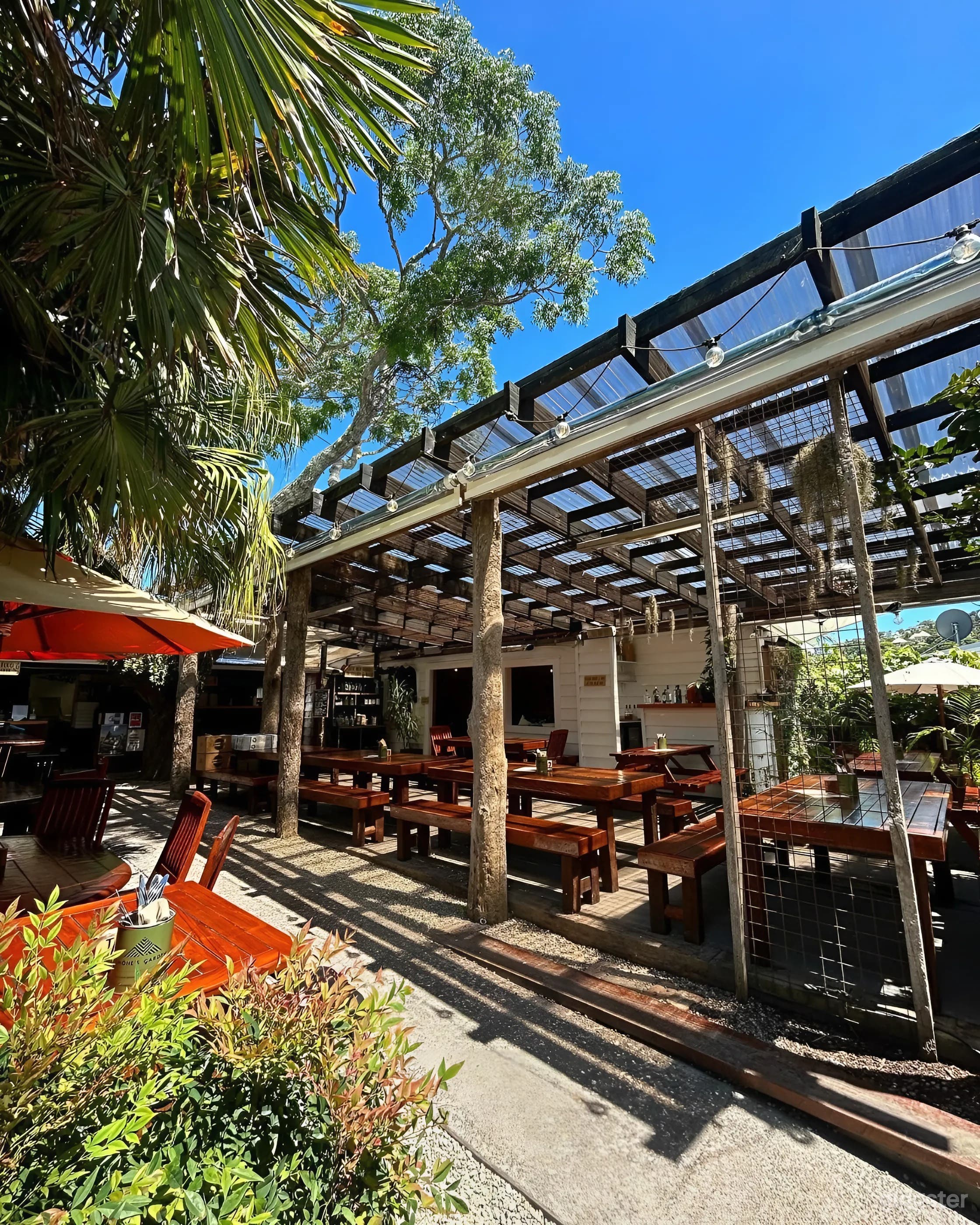 Sheltered Tropical Beer Garden in Russell - Bay of Islands Photo 4