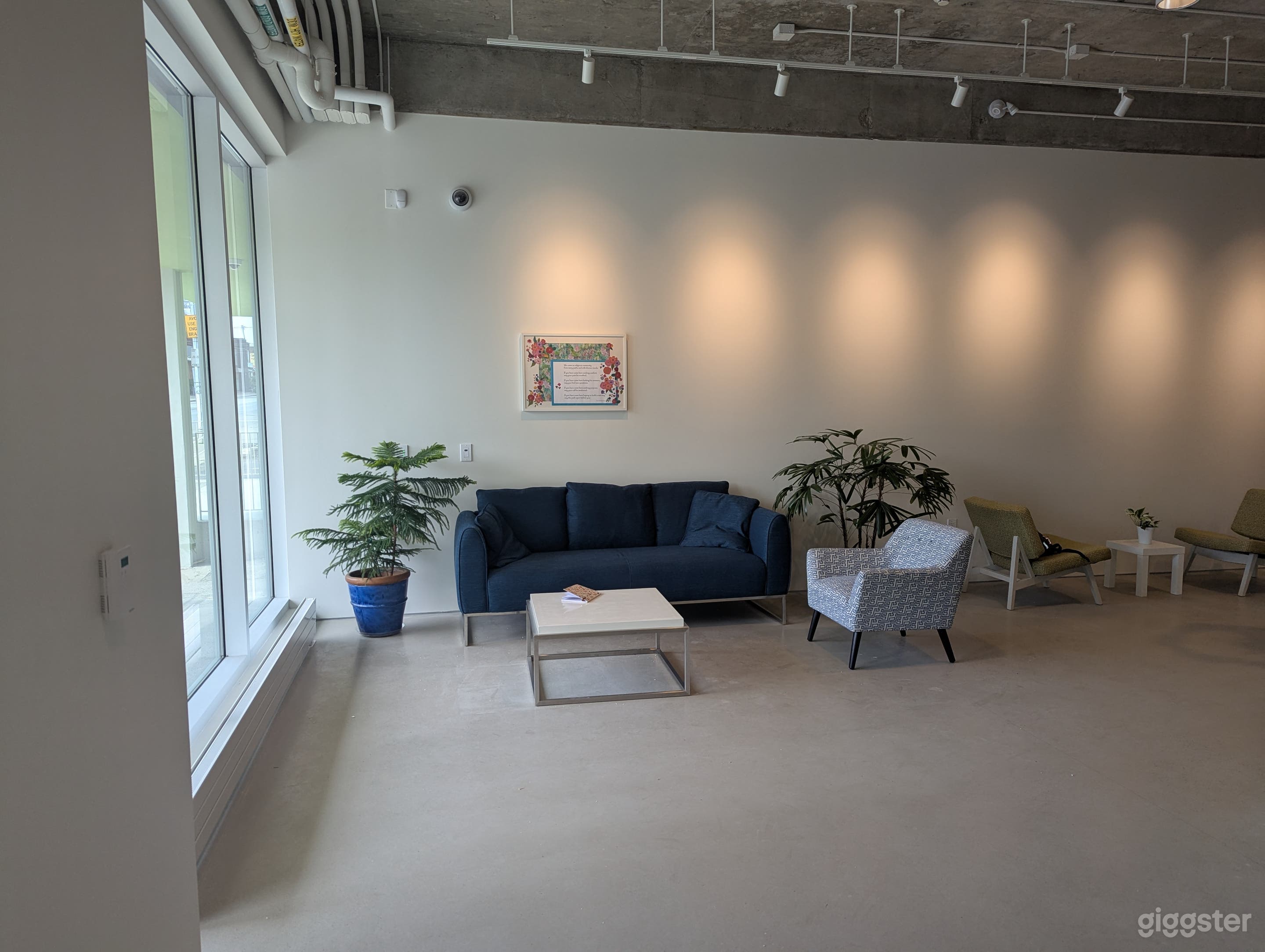 Big Bright Modern Building Photo 4