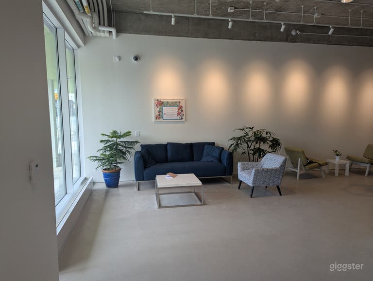  Big Bright Modern Building 