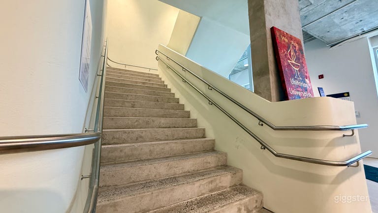  Big Bright Modern Building 