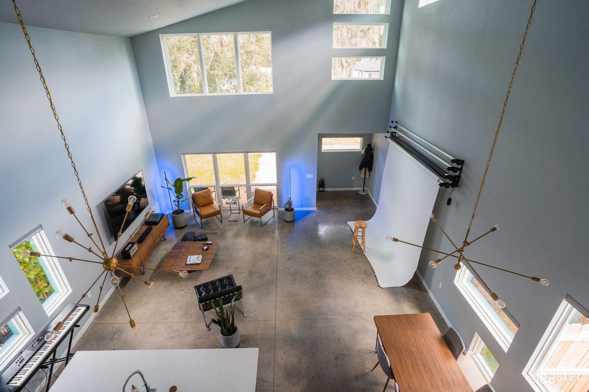Mid Century Modern Loft Photo Studio Oasis Photo 2