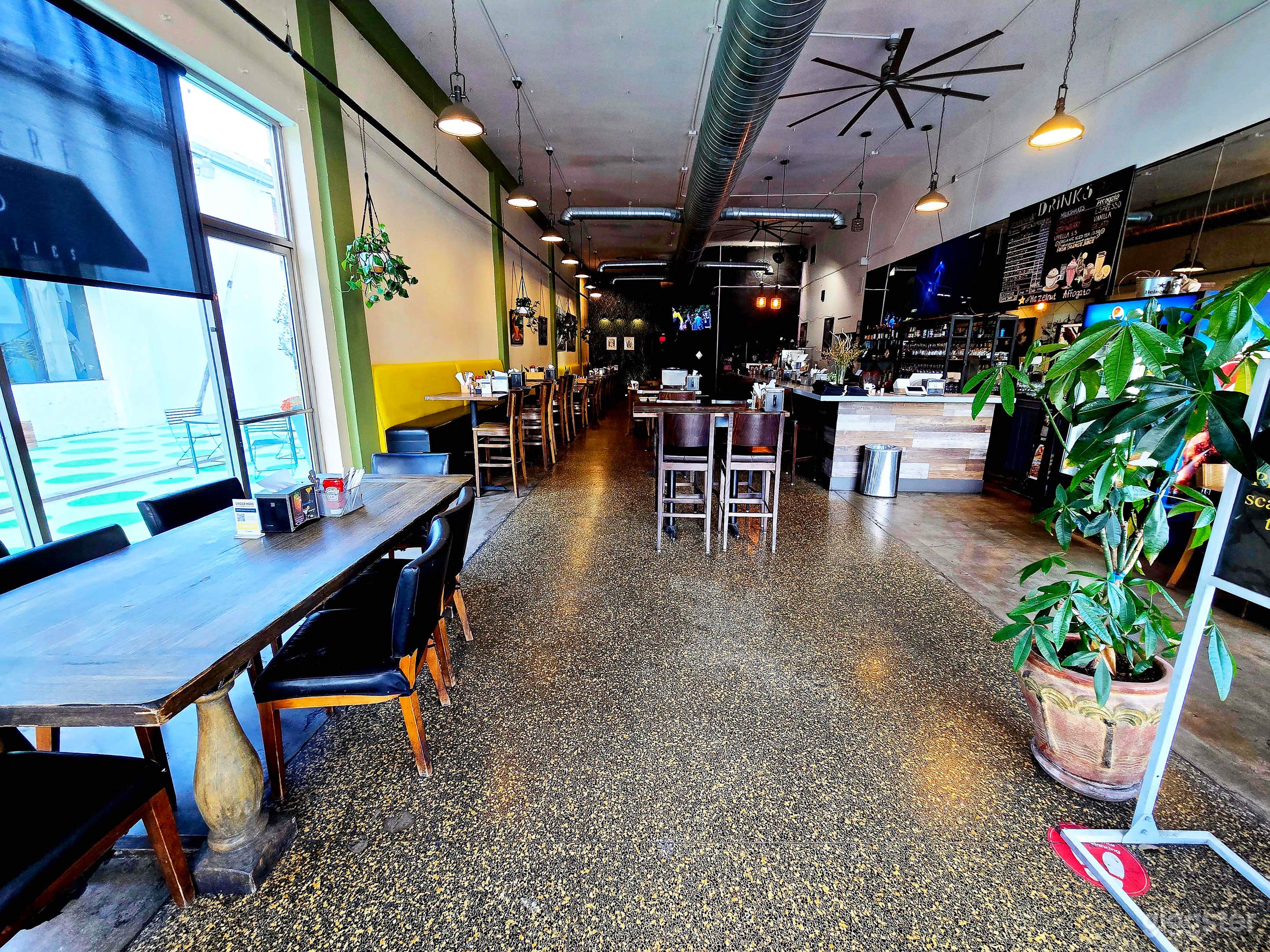 Modern style restaurant &amp; Bar Photo 1