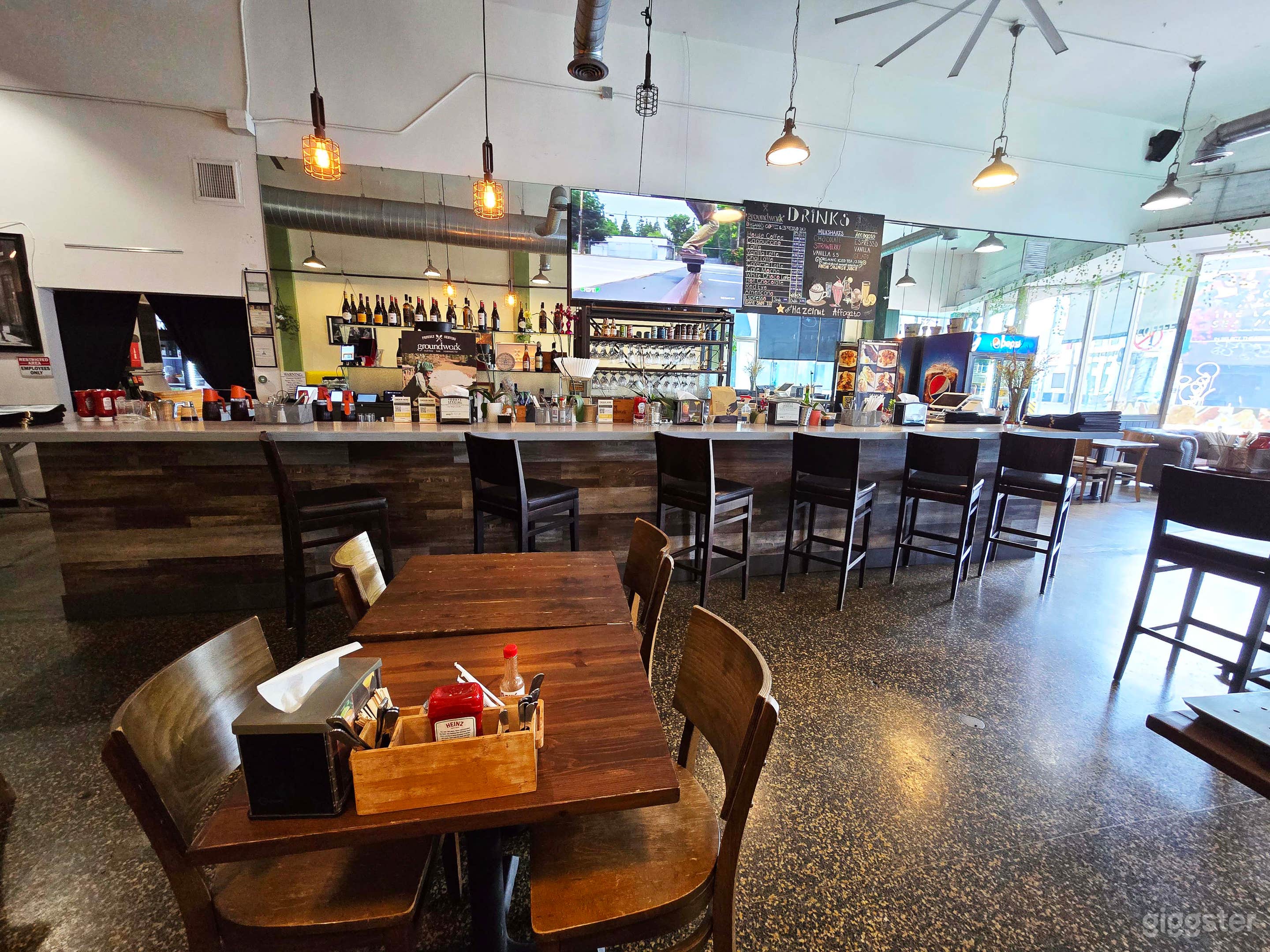 Modern style restaurant &amp; Bar Photo 2