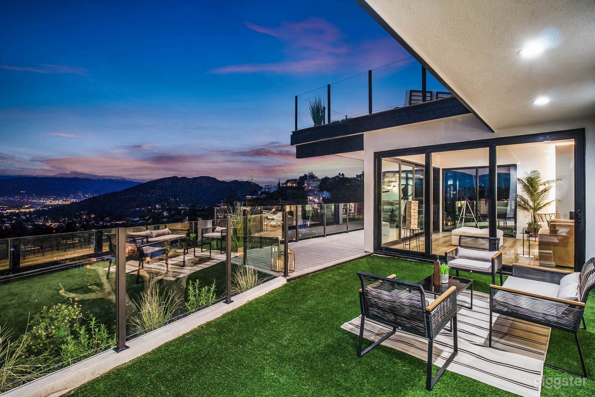 Stunning Mansion w/ Hollywood Sign Views &amp; Rooftop Photo 3