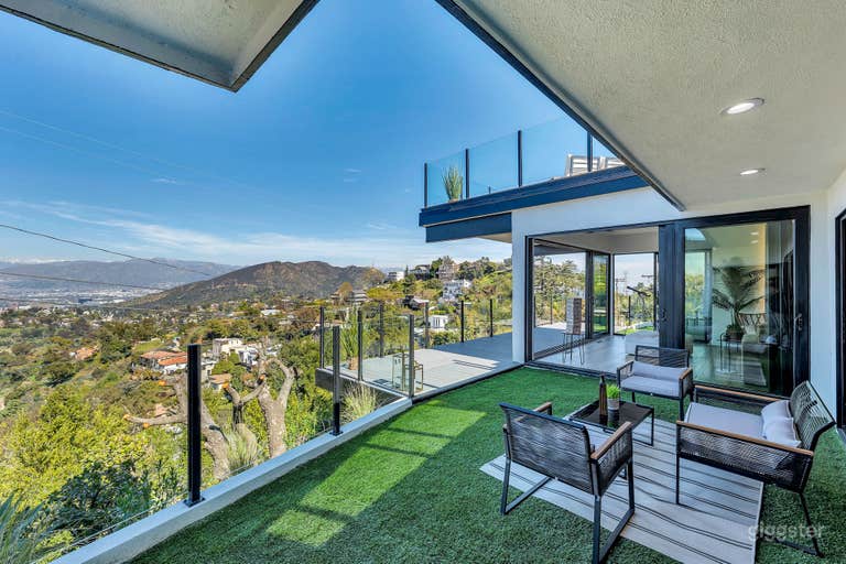  Stunning Mansion w/ Hollywood Sign Views & Rooftop 