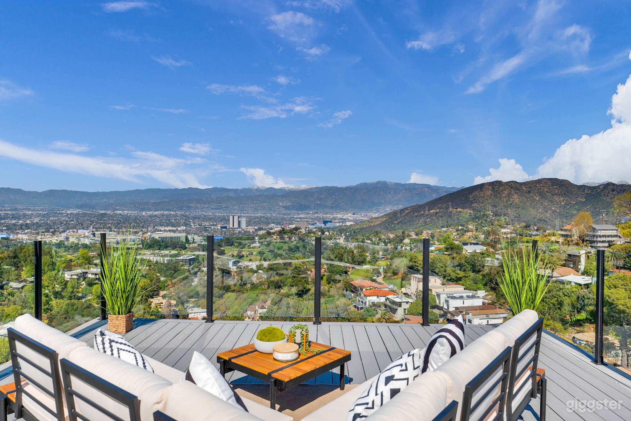 Stunning Mansion w/ Hollywood Sign Views &amp; Rooftop Photo 4