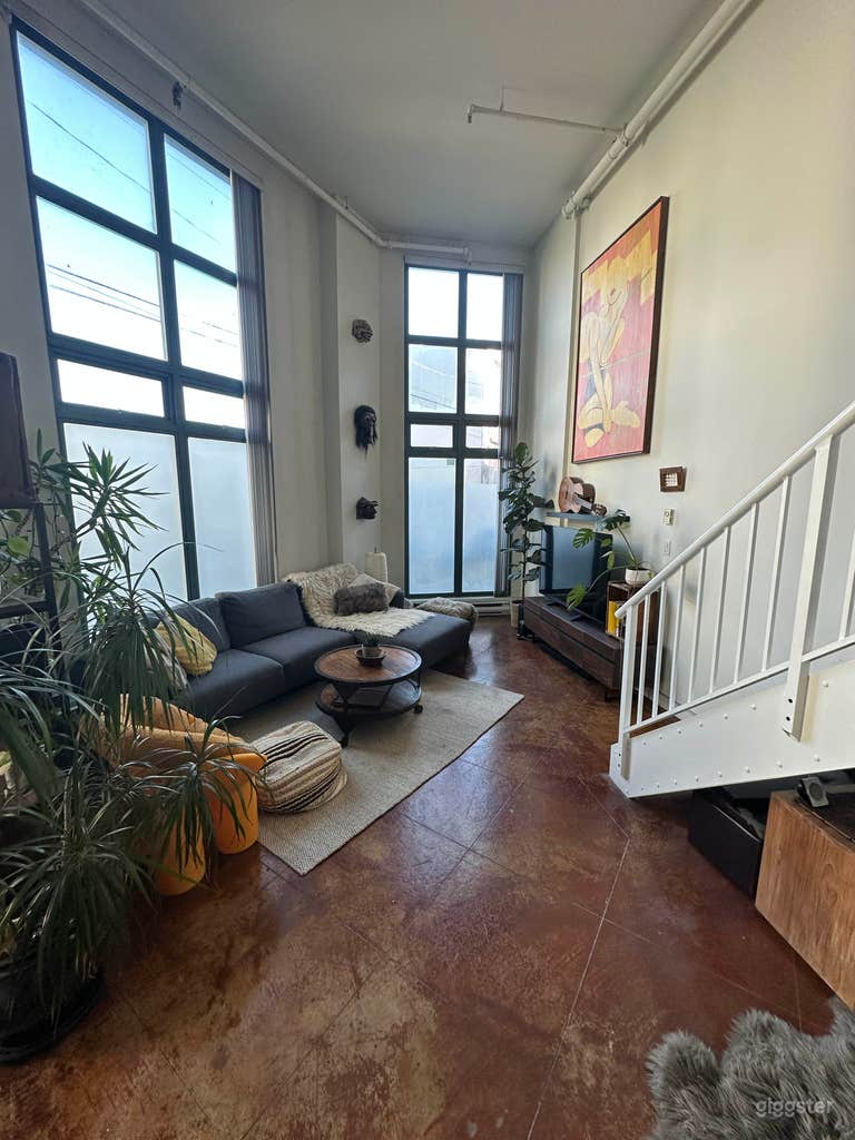  Sixteen Feet Windows Loft  