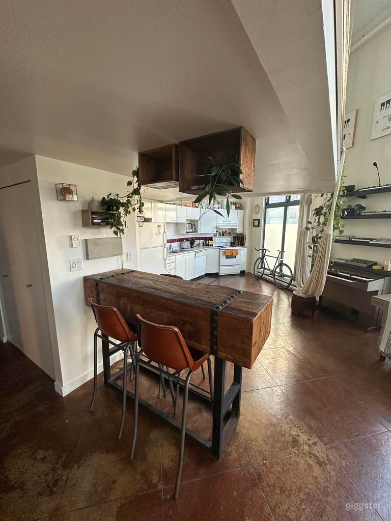  Sixteen Feet Windows Loft  