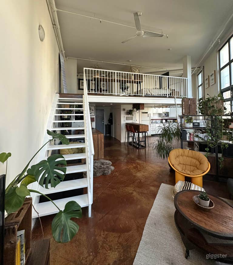  Sixteen Feet Windows Loft  