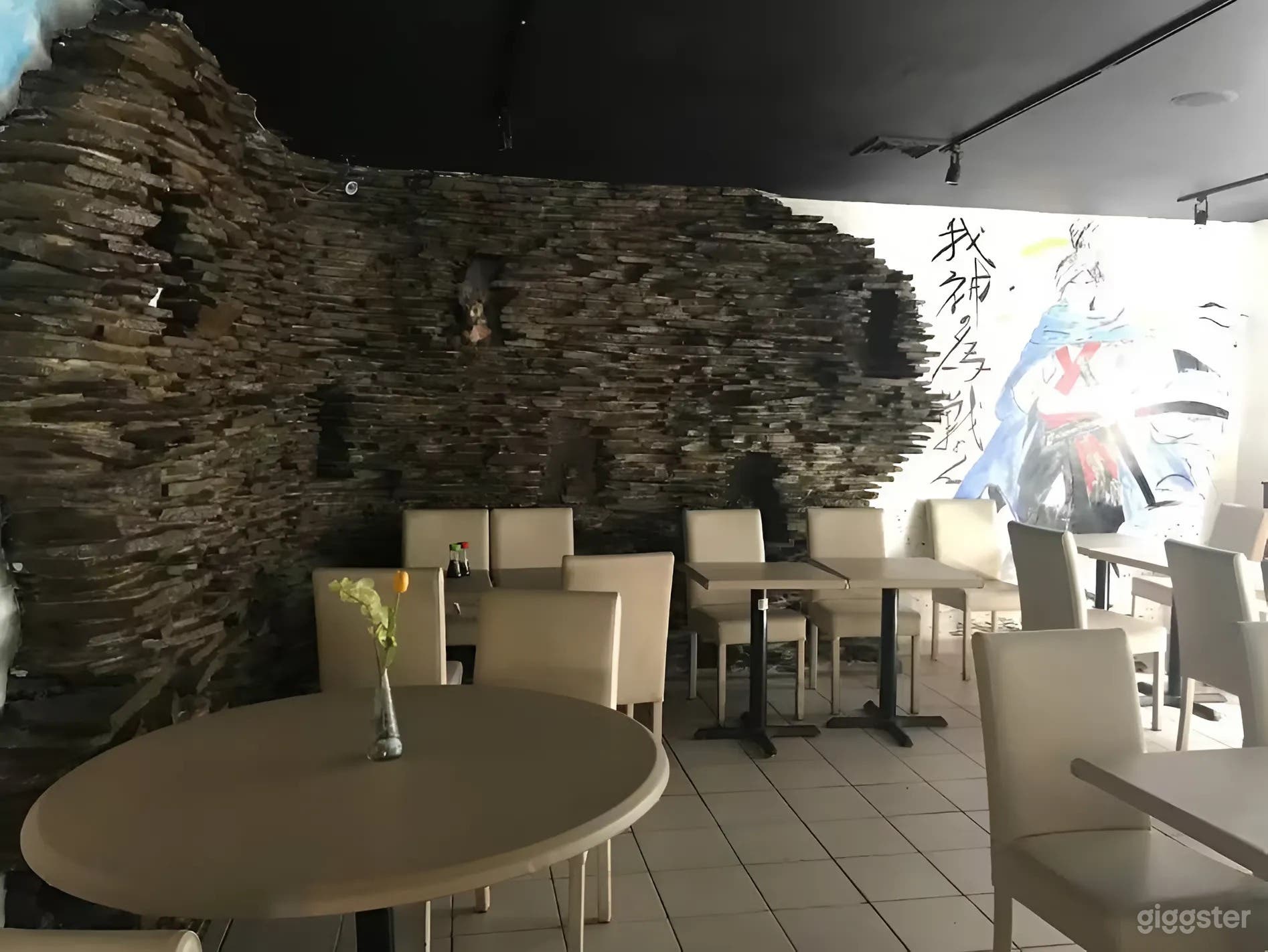 Warm and Vibrant Space for Memorable Dining Experiences Photo 2