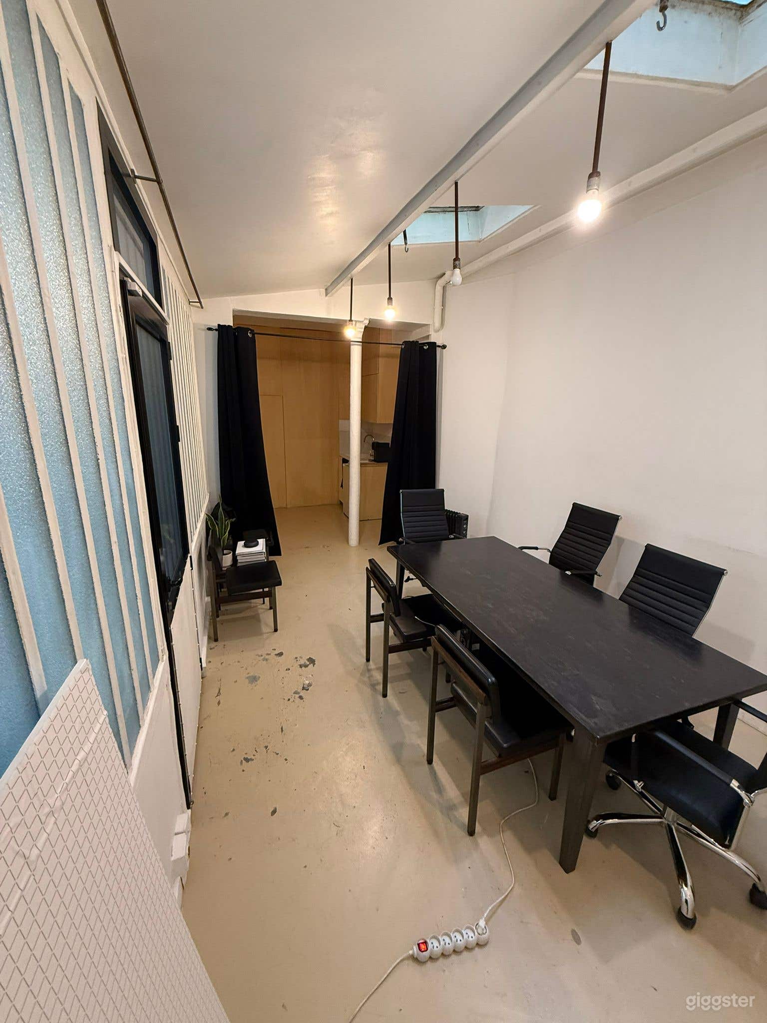 Creative office in the heart of Paris Photo 4