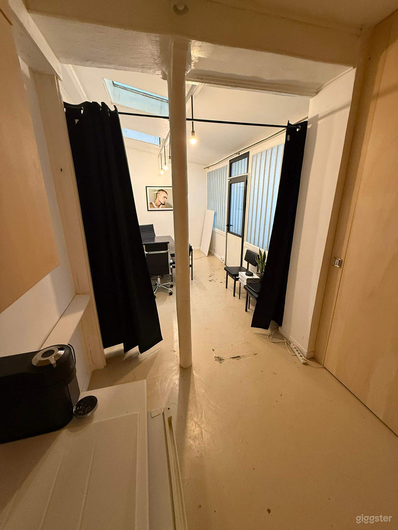 Creative office in the heart of Paris Photo 1