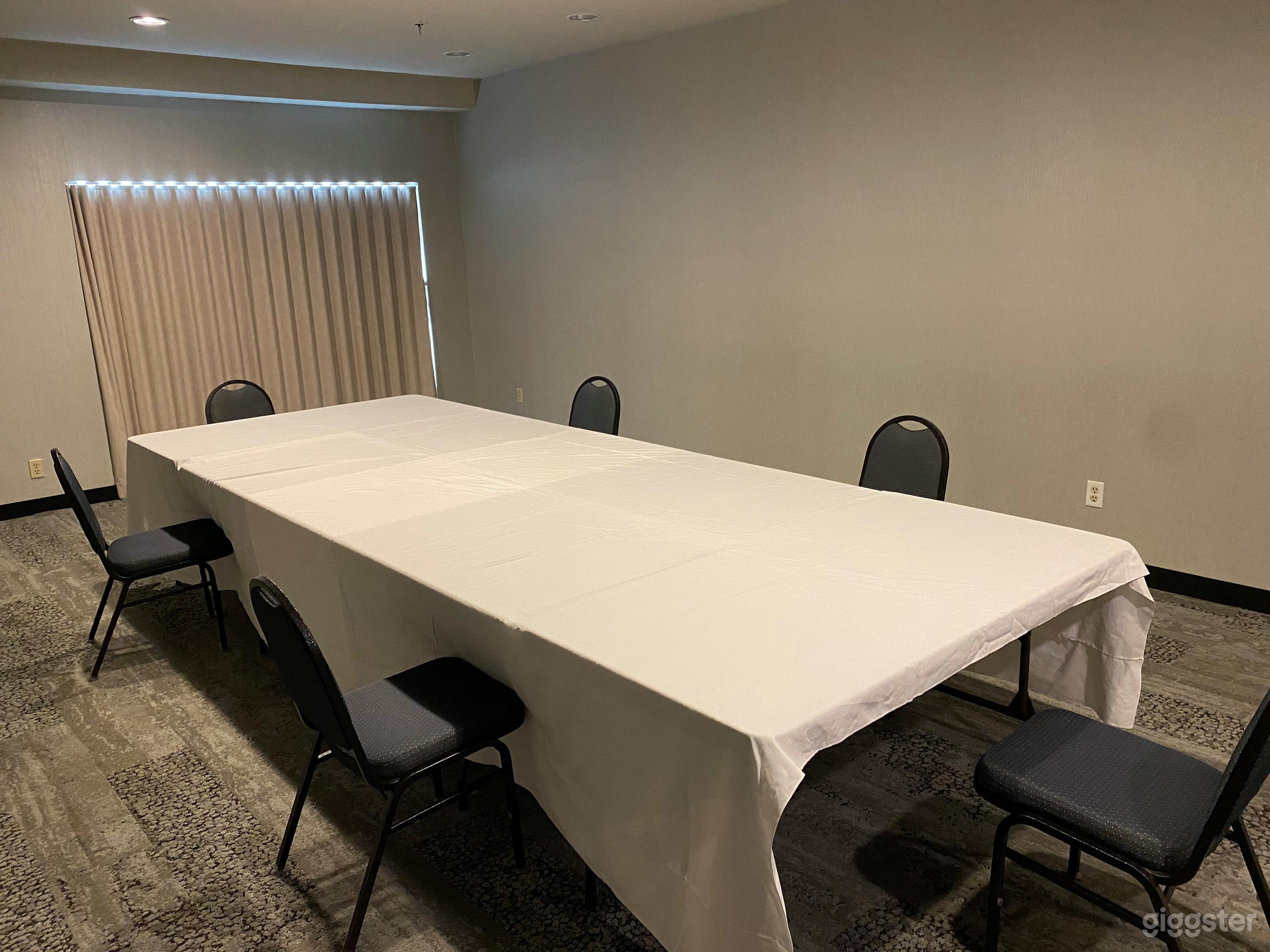 The Lighthouse Room in Oakland Photo 3