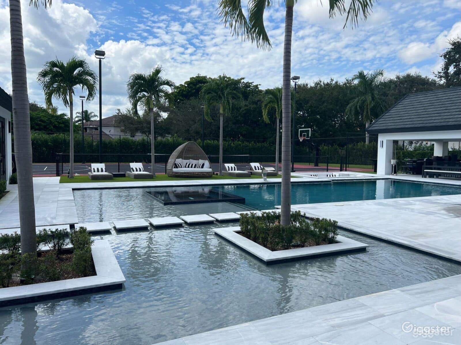 Luxurious Pool with In-pool Firepit, Outdoor Theater, Chefs Kitchen and Deck Photo 3