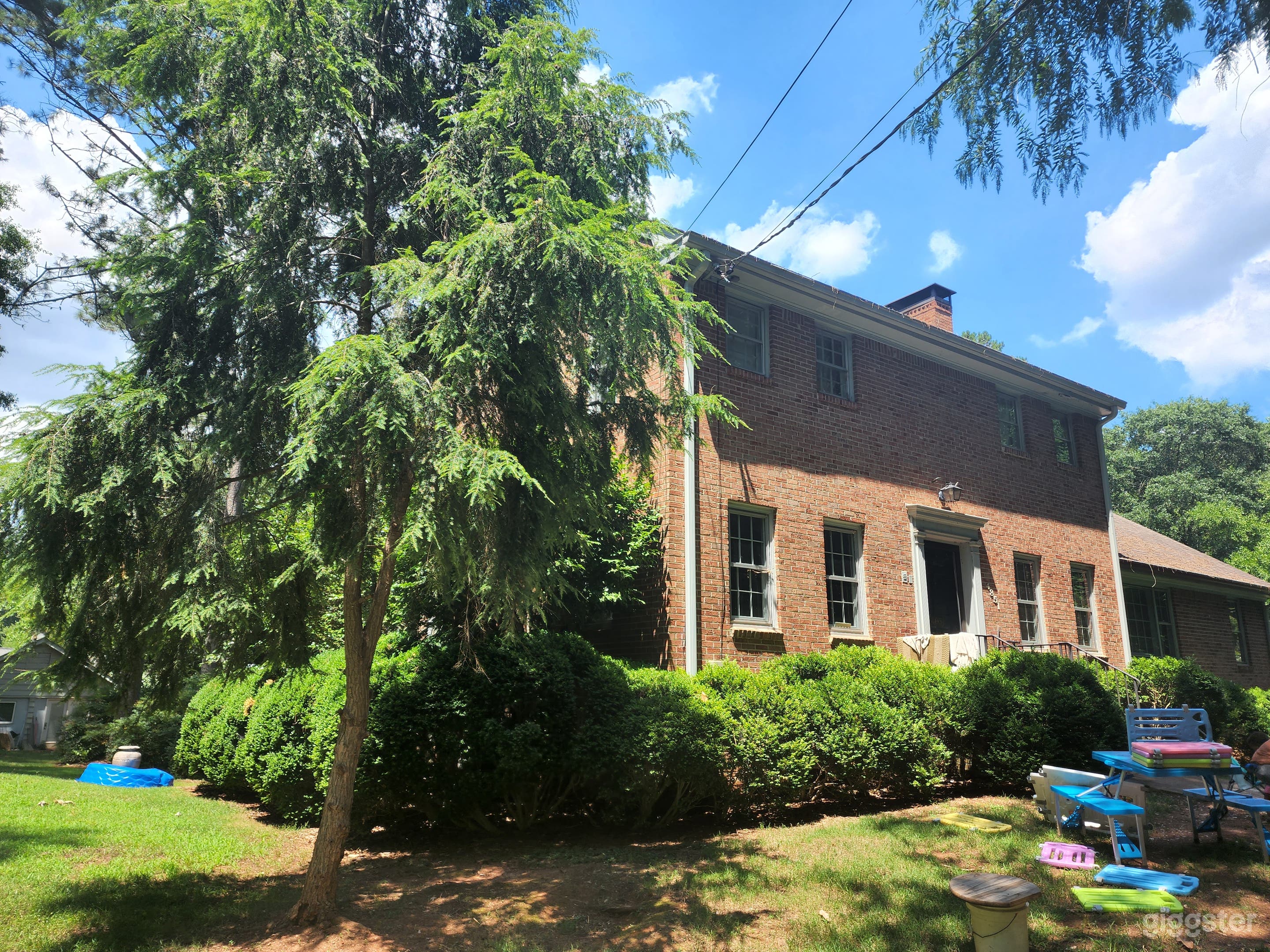 Side angles of front of the house.