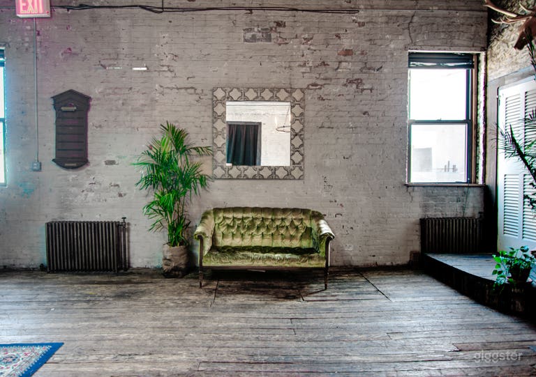  Versatile, Unique Bohemian Loft & Roof Deck 