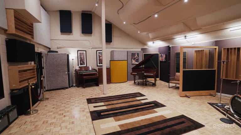  Estudios de Grabación y Producción Musical 