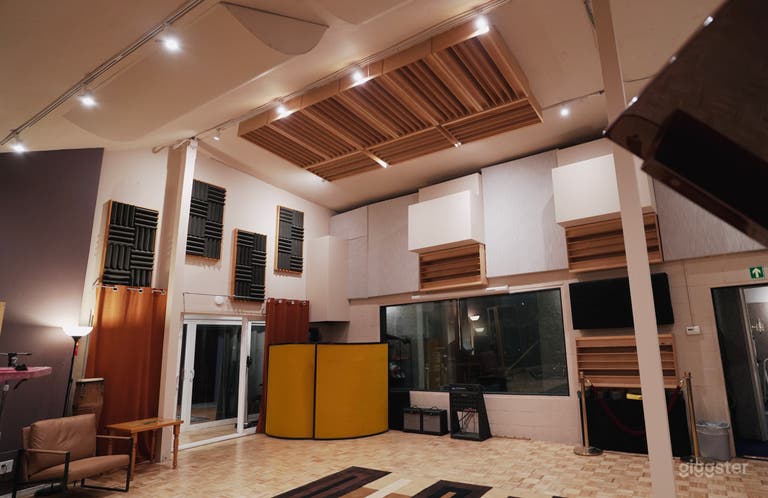  Estudios de Grabación y Producción Musical 