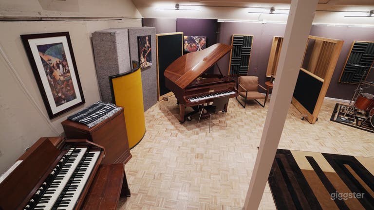  Estudios de Grabación y Producción Musical 