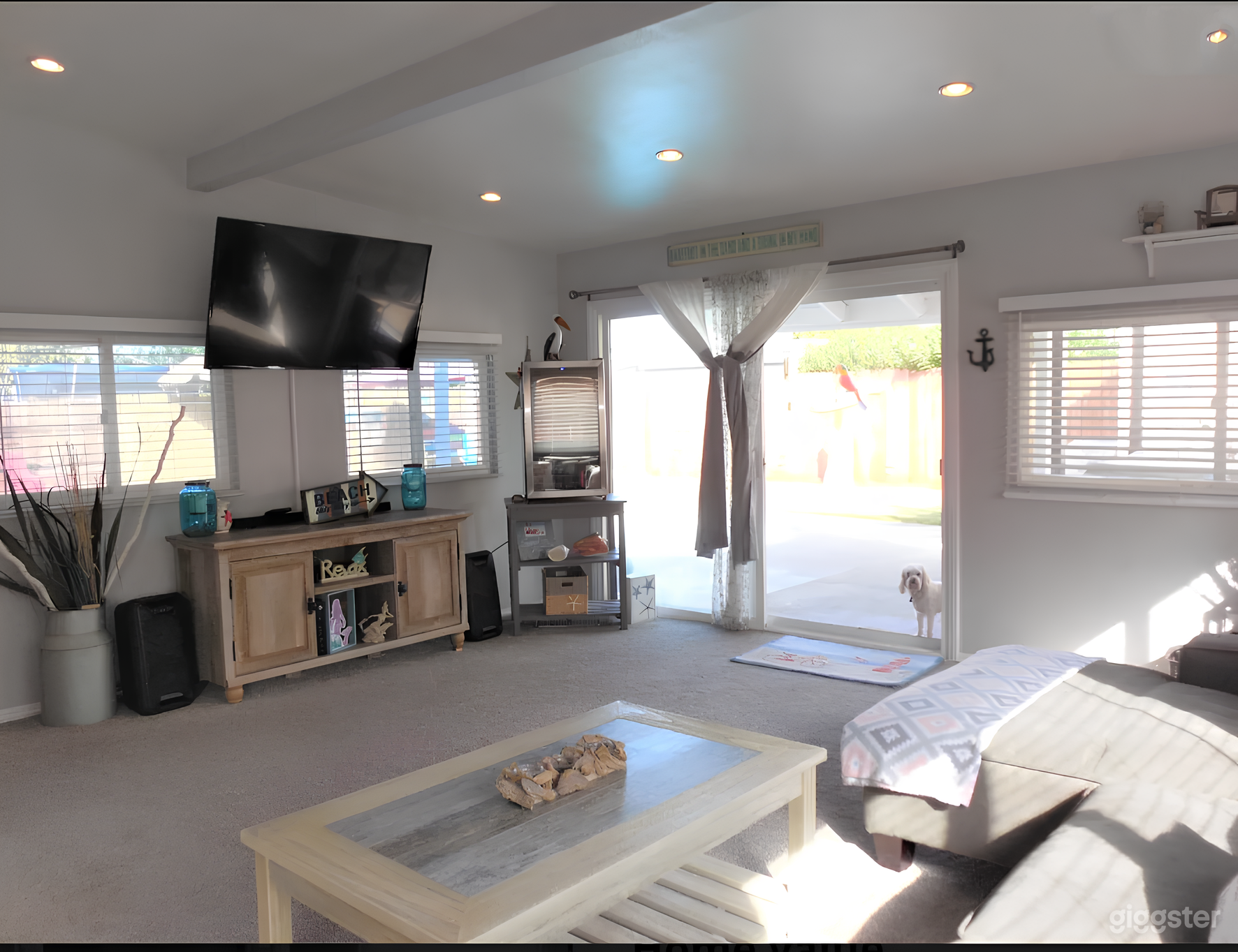 Cozy  Retreat with  Open Living Space Photo 2