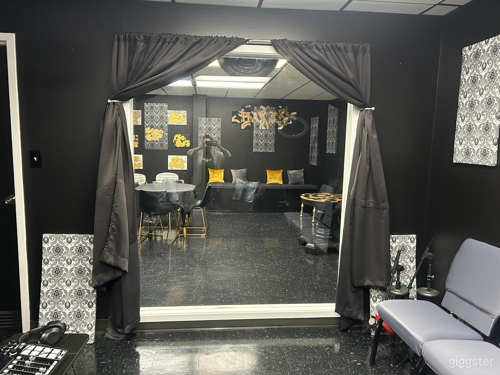 Affordable &amp; Chic Whitehaven Podcasting Studio Photo 2