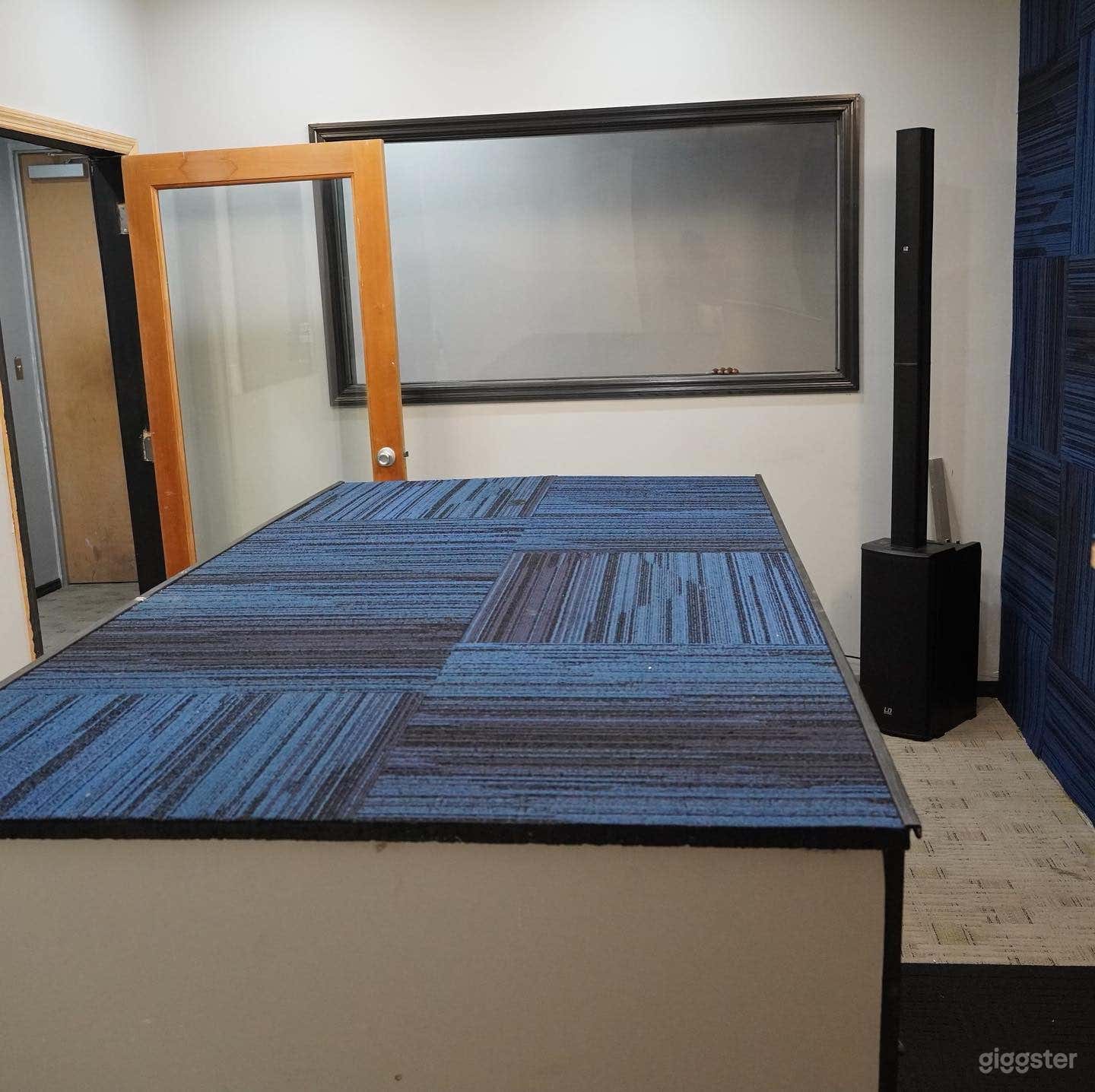 Intimate Podcast Room Photo 3