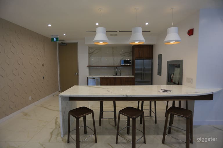  Bright & Flexible Office Space 