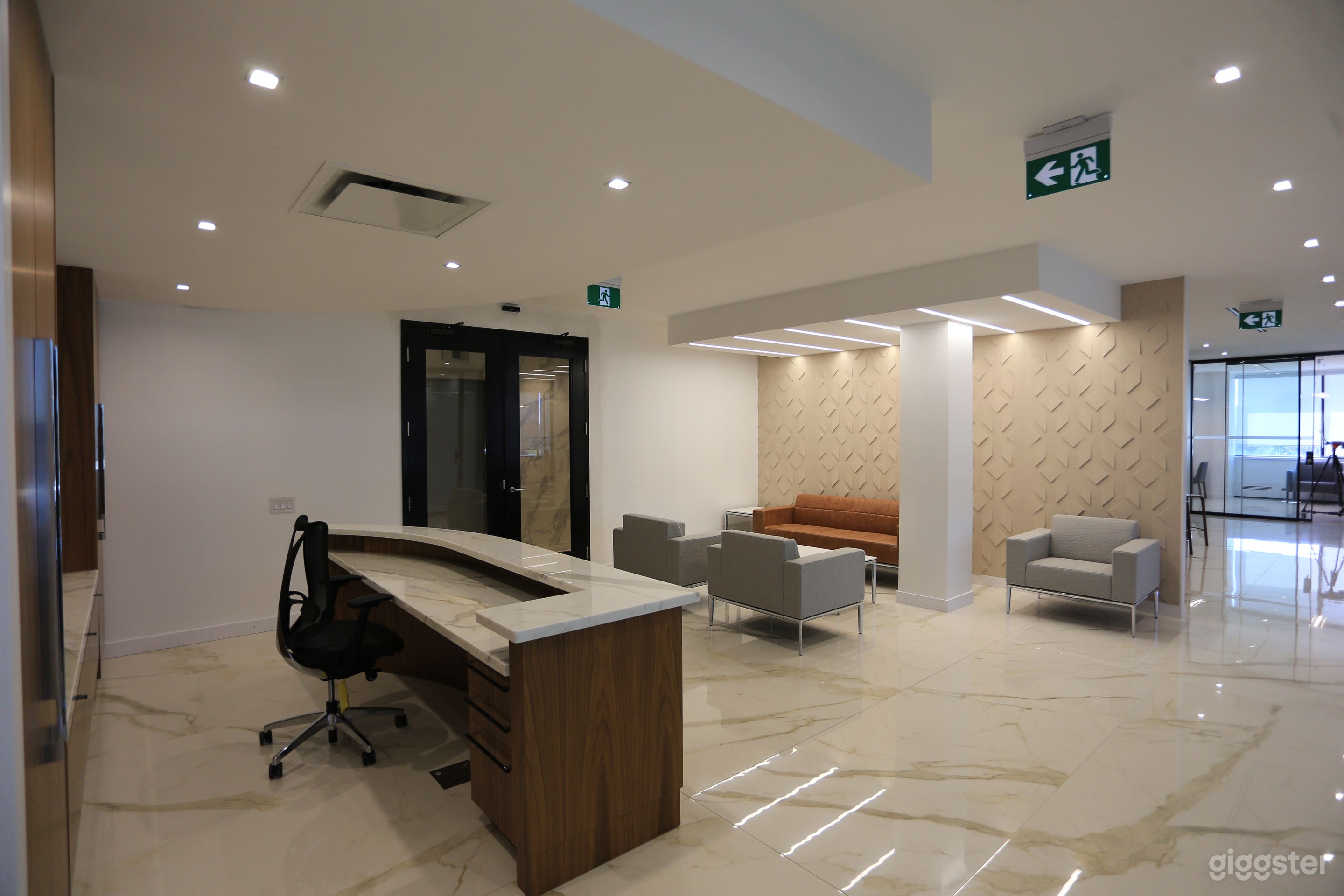 Bright &amp; Flexible Office Space Photo 1