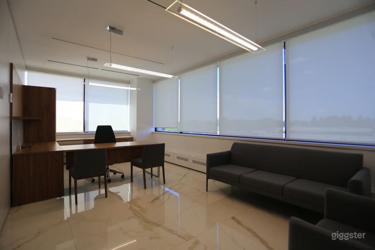  Bright & Flexible Office Space 