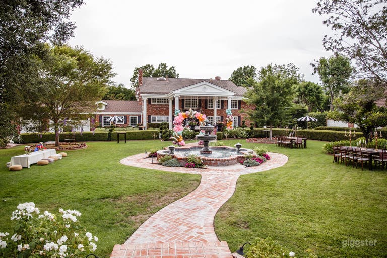  Impresionante Lugar al Aire Libre en Casi un Acre | Villa Park 