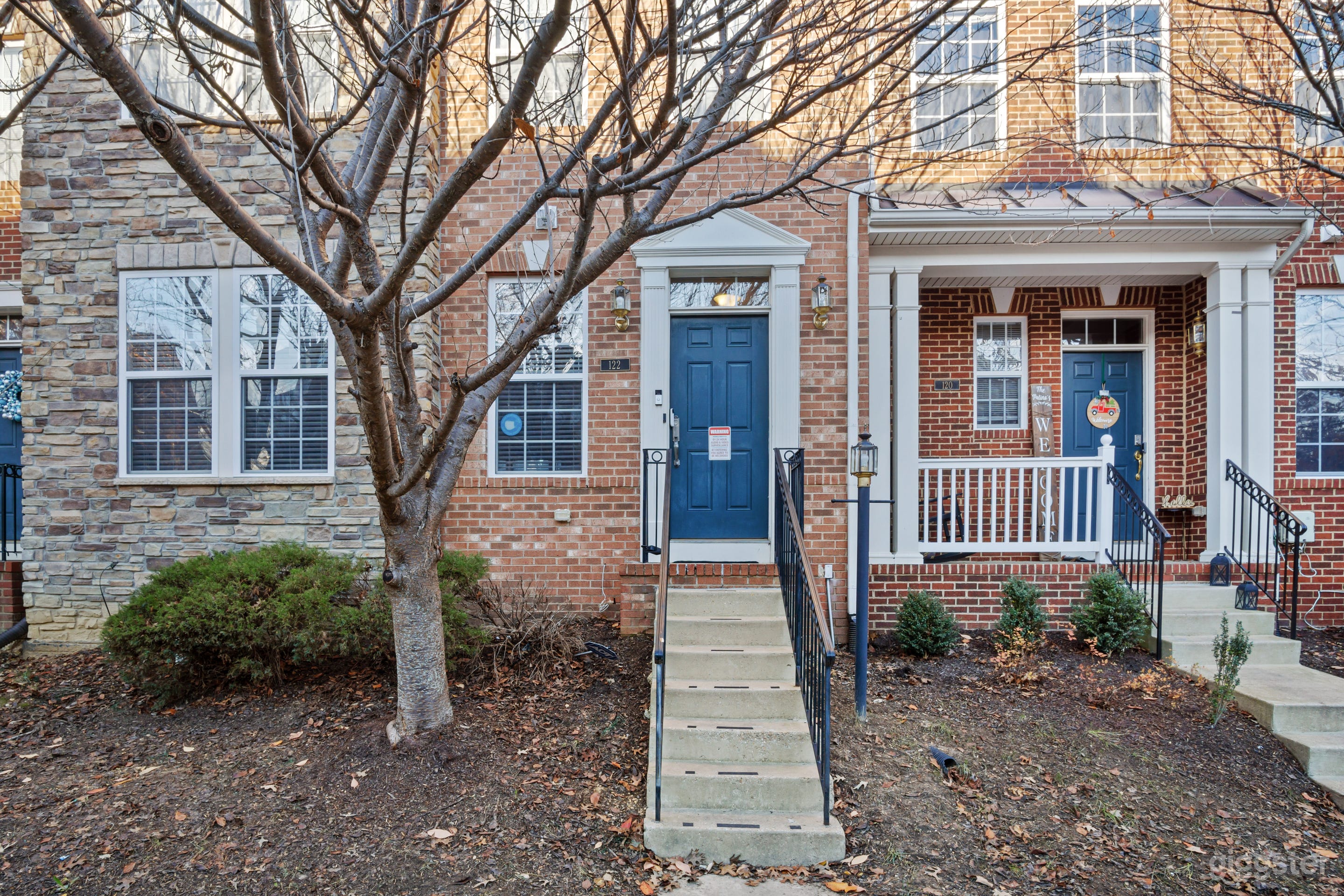 Lovely Townhouse w Traditional Exterior Photo 2